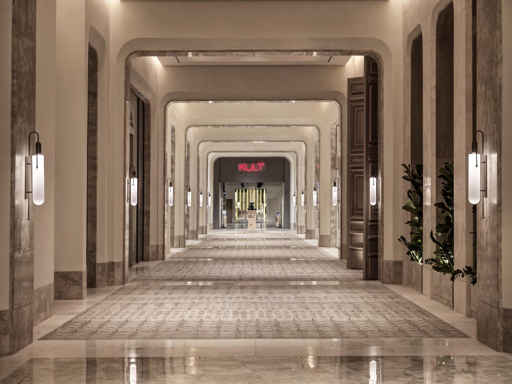City Of Dreams Mediterranean - Integrated Resort, Casino & Entertainment ลิมาซอล ภายนอก รูปภาพ The interior of the hotel