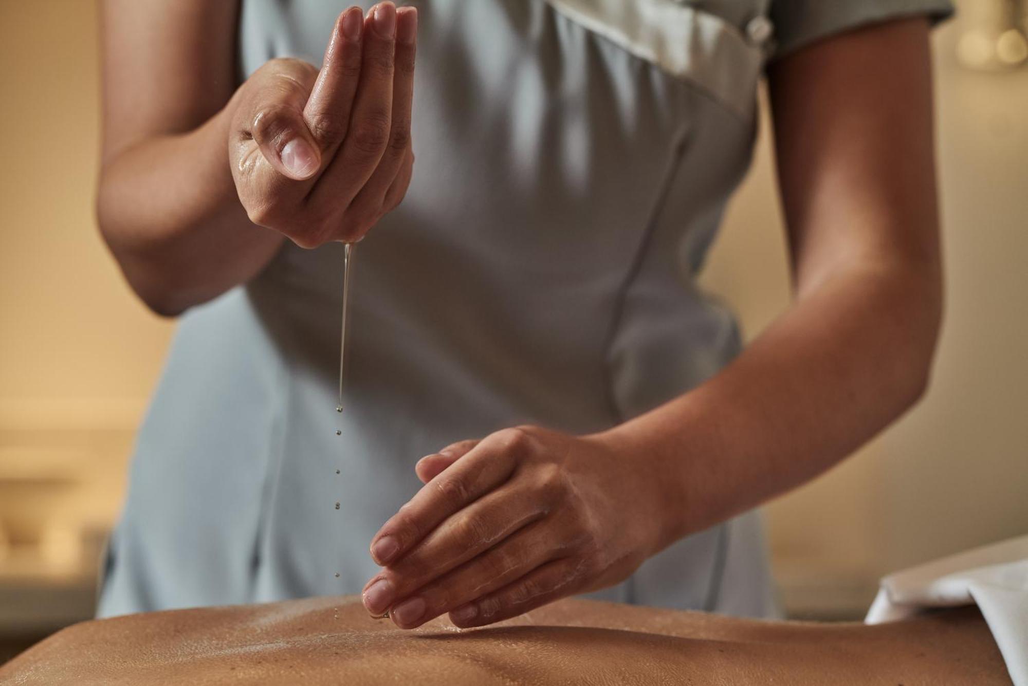 City Of Dreams Mediterranean - Integrated Resort, Casino & Entertainment ลิมาซอล ภายนอก รูปภาพ Massage with oil