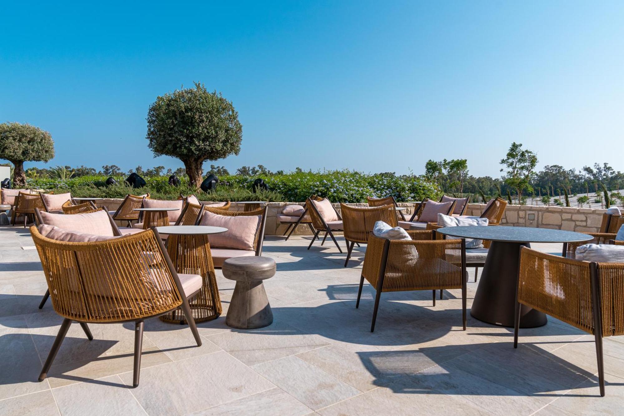 City Of Dreams Mediterranean - Integrated Resort, Casino & Entertainment ลิมาซอล ภายนอก รูปภาพ The Terrace at the Westin Resort & Villas, Naos Beach Club