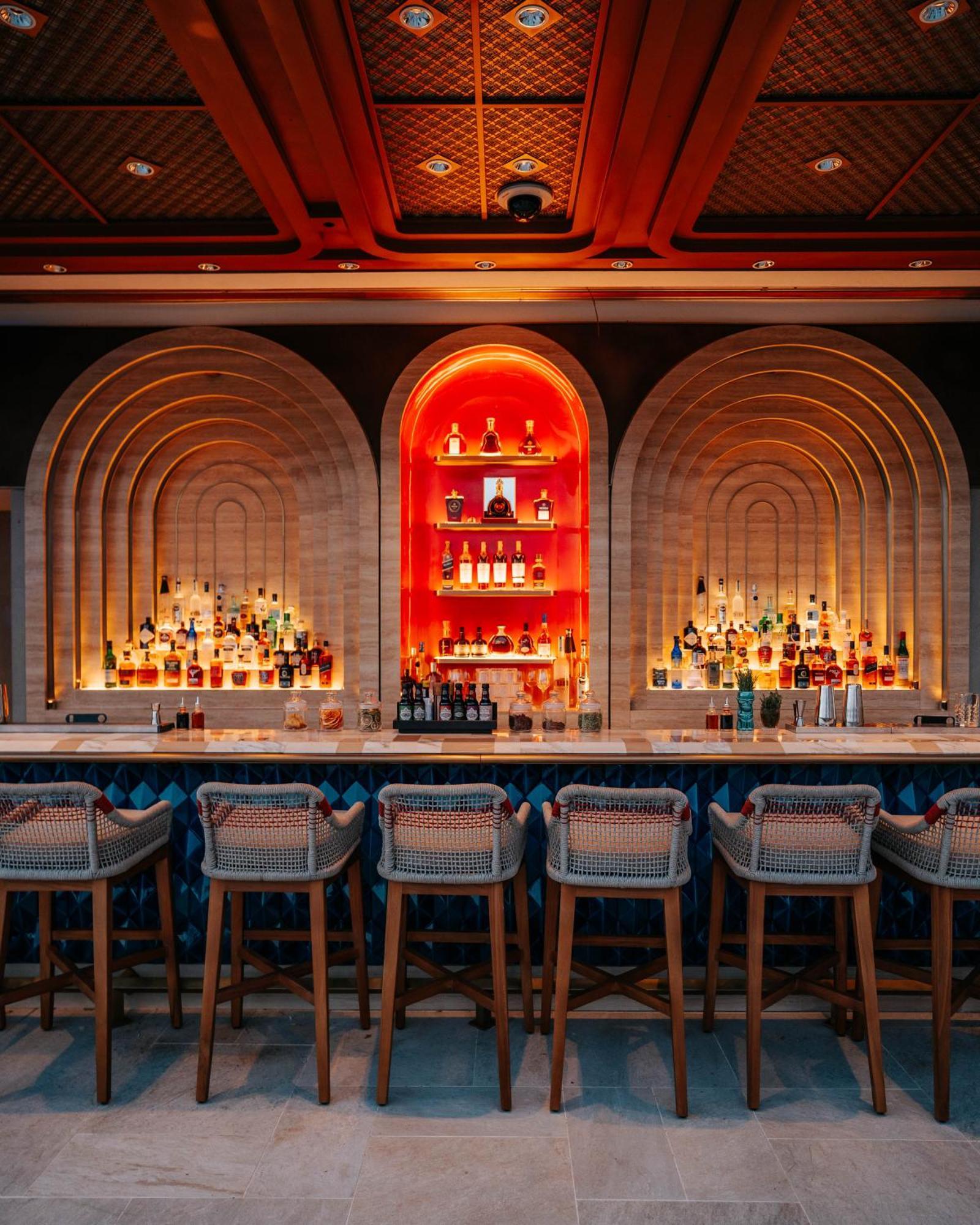 City Of Dreams Mediterranean - Integrated Resort, Casino & Entertainment ลิมาซอล ภายนอก รูปภาพ The bar at the 1919