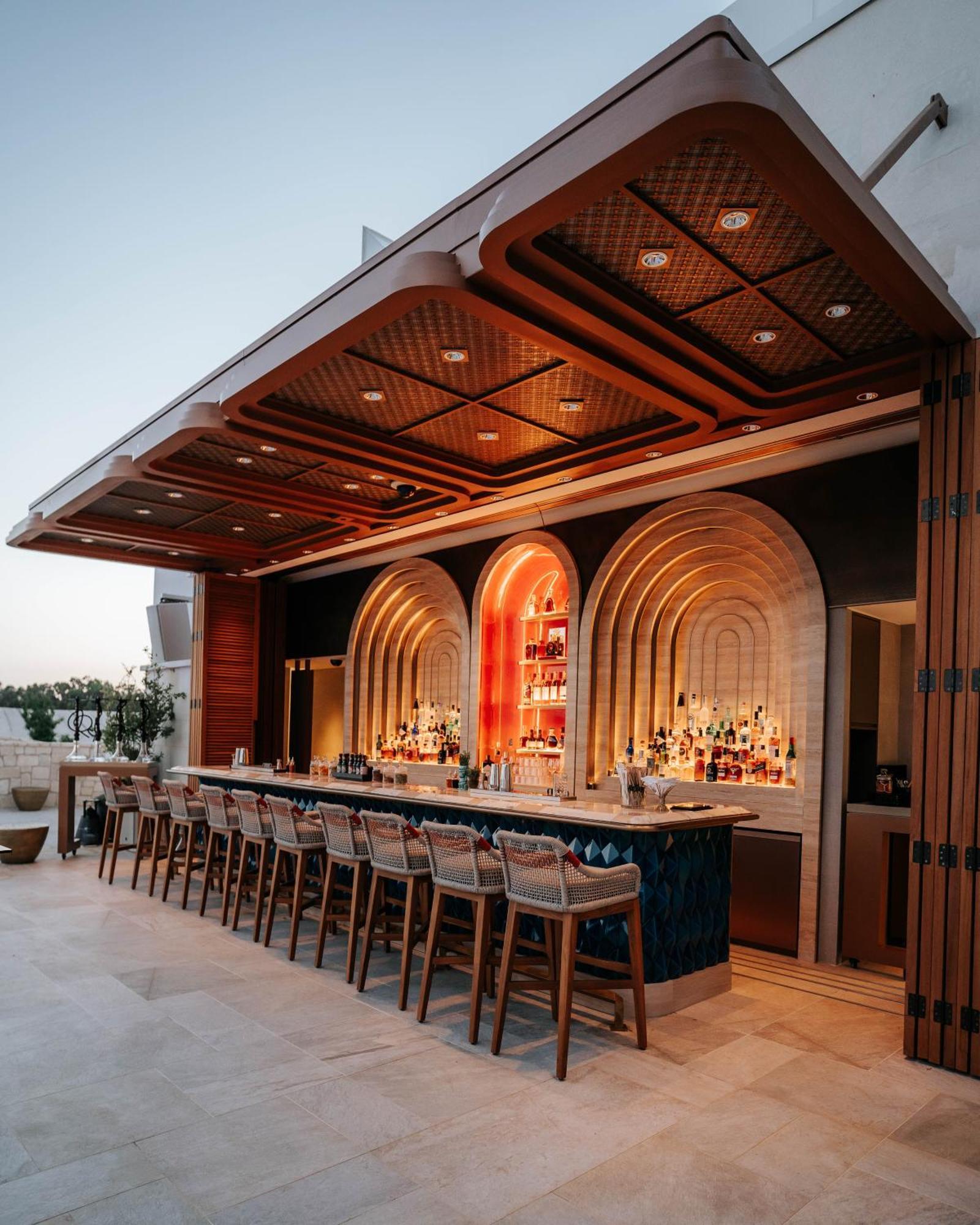 City Of Dreams Mediterranean - Integrated Resort, Casino & Entertainment ลิมาซอล ภายนอก รูปภาพ The rooftop bar at the hotel