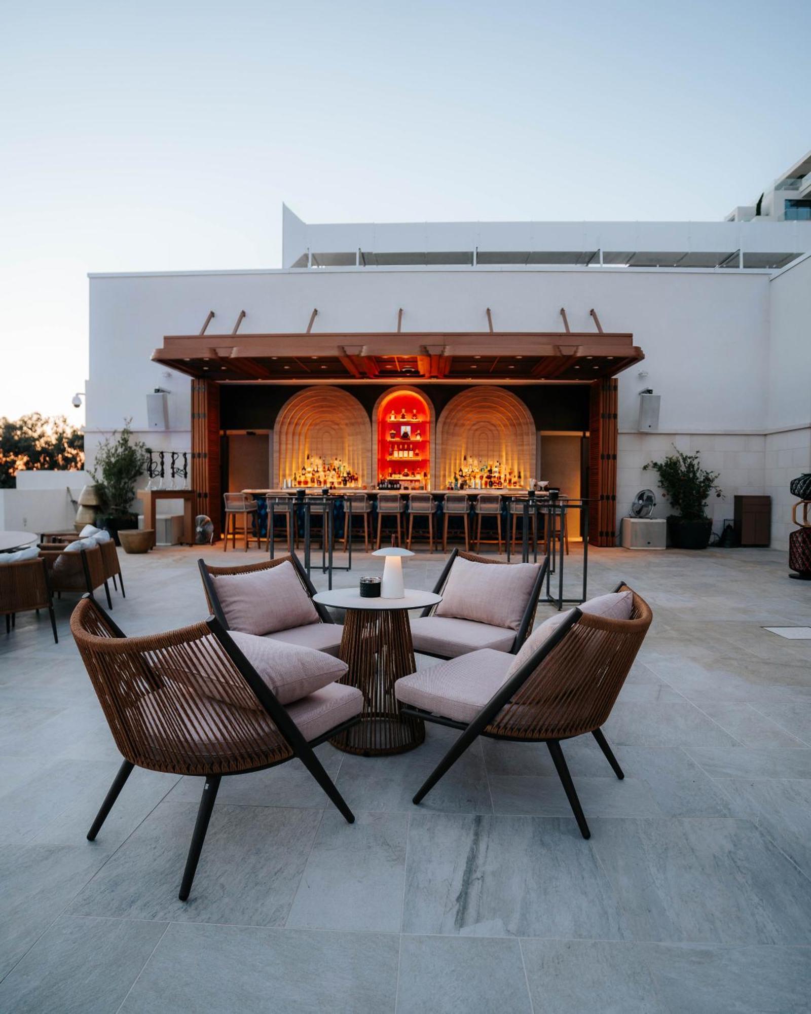 City Of Dreams Mediterranean - Integrated Resort, Casino & Entertainment ลิมาซอล ภายนอก รูปภาพ The rooftop bar at the hotel