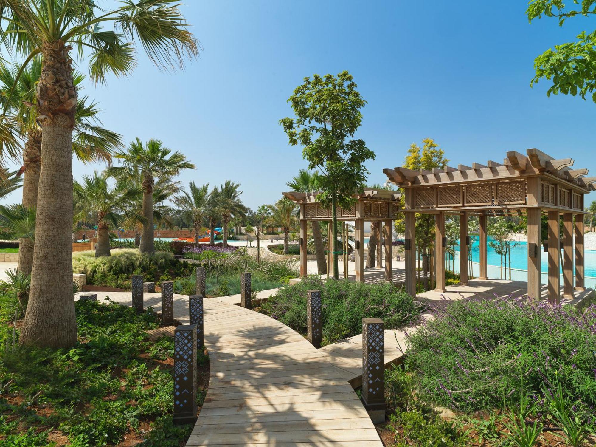 City Of Dreams Mediterranean - Integrated Resort, Casino & Entertainment ลิมาซอล ภายนอก รูปภาพ The Village