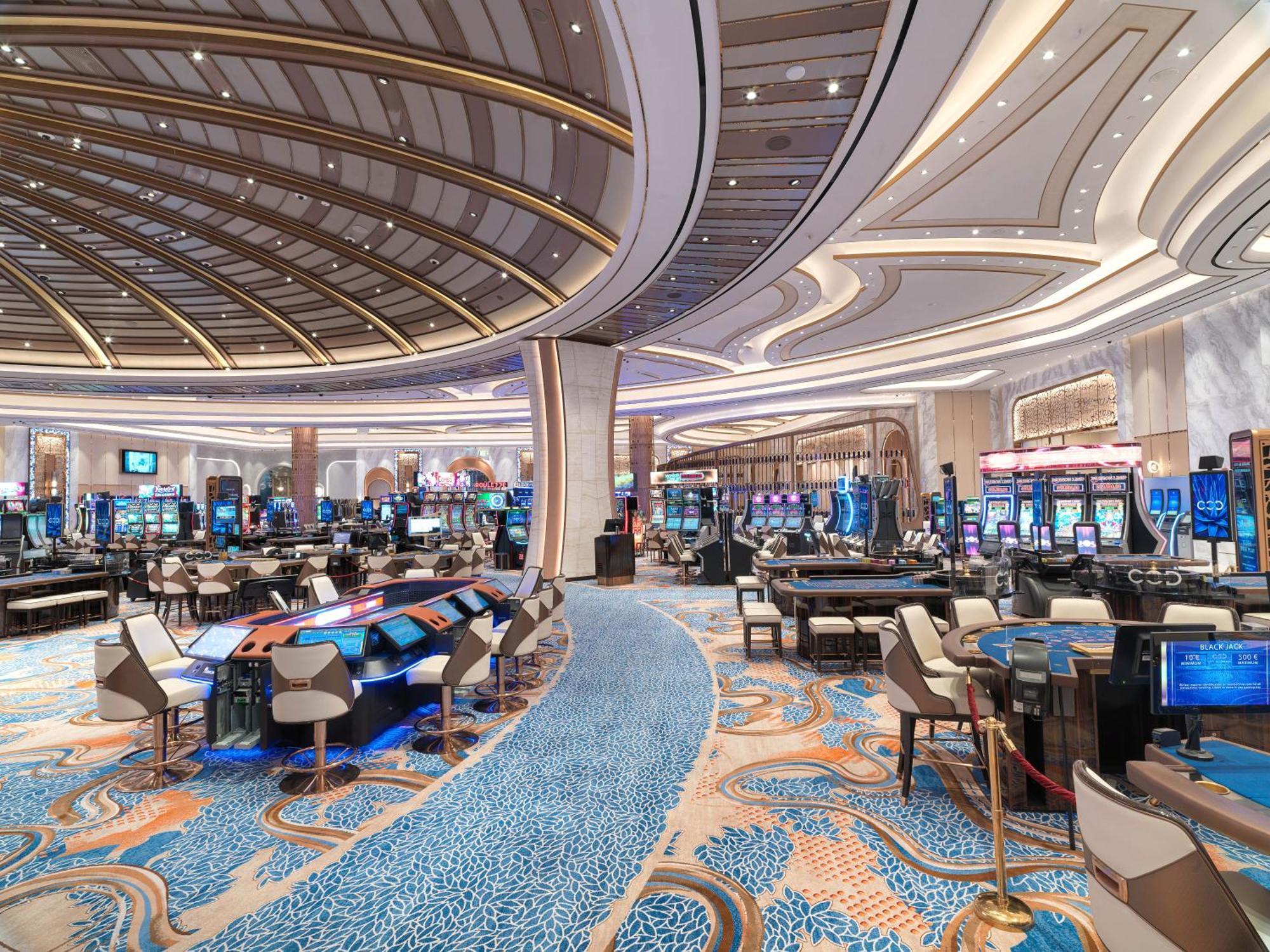 City Of Dreams Mediterranean - Integrated Resort, Casino & Entertainment ลิมาซอล ภายนอก รูปภาพ The casino floor at Wynn Las Vegas
