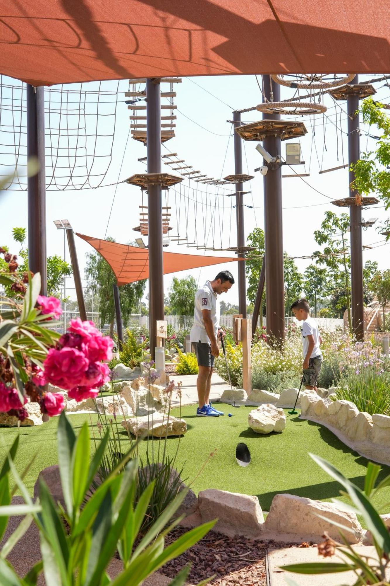 City Of Dreams Mediterranean - Integrated Resort, Casino & Entertainment ลิมาซอล ภายนอก รูปภาพ Adventure Golf in Mallorca